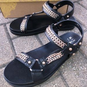 New women’s sandals